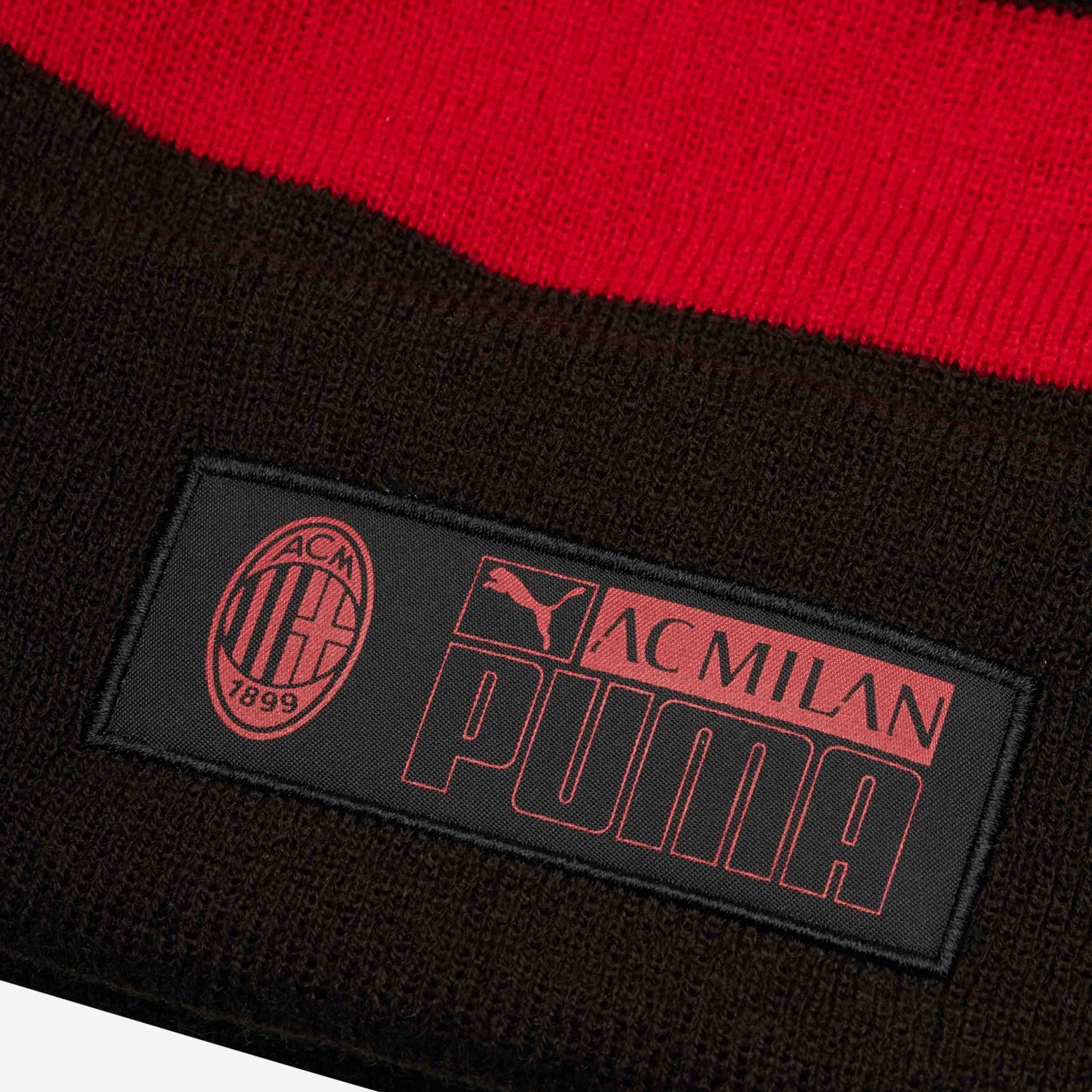 BERRETTO MILAN CON POMPON