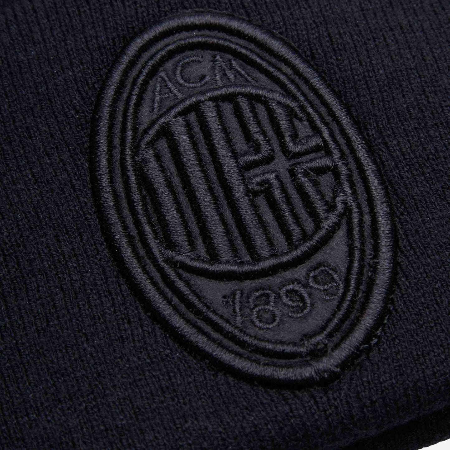 BERRETTO MILAN CON LOGO RICAMATO