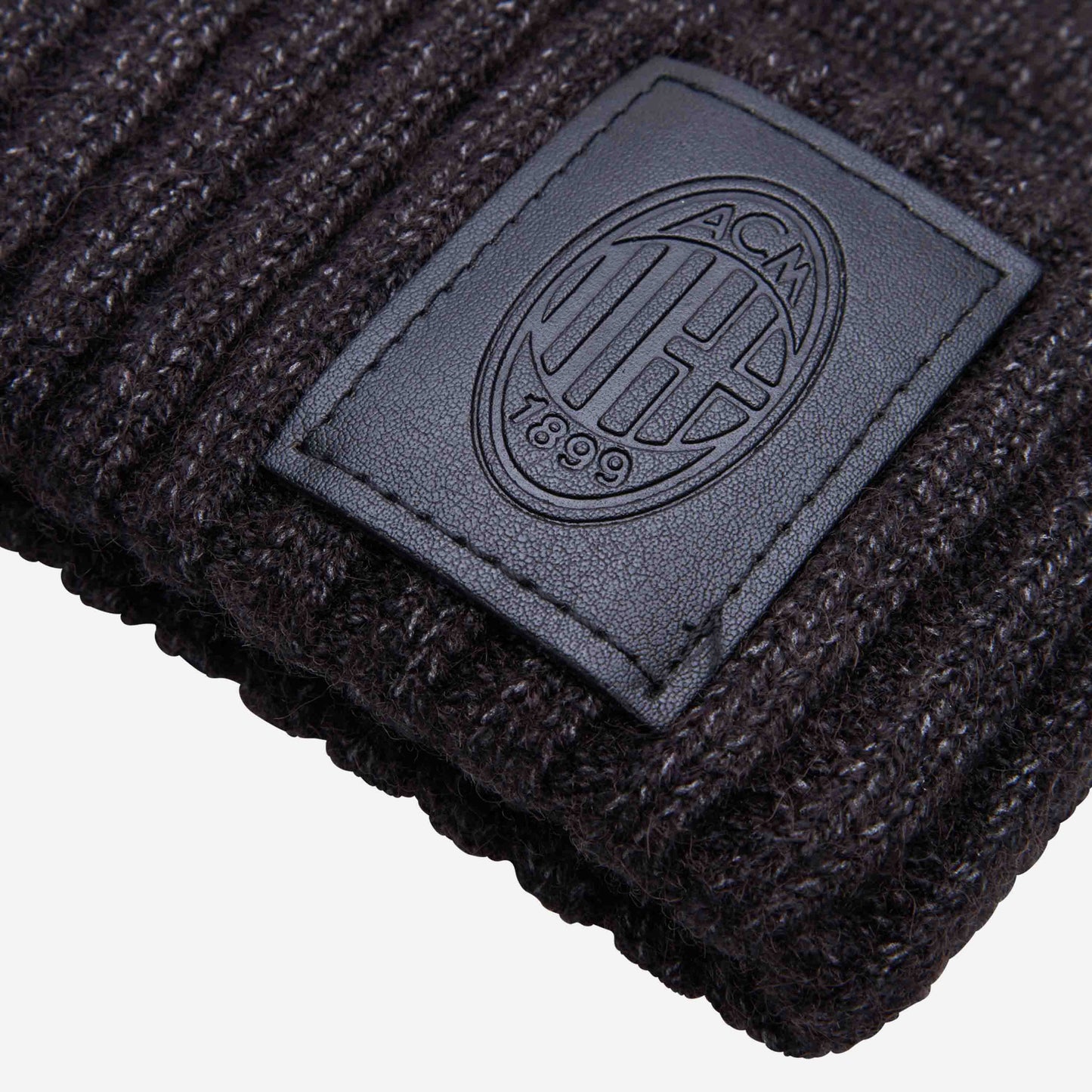 BERRETTO MILAN CON PATCH LOGATA IN PELLE