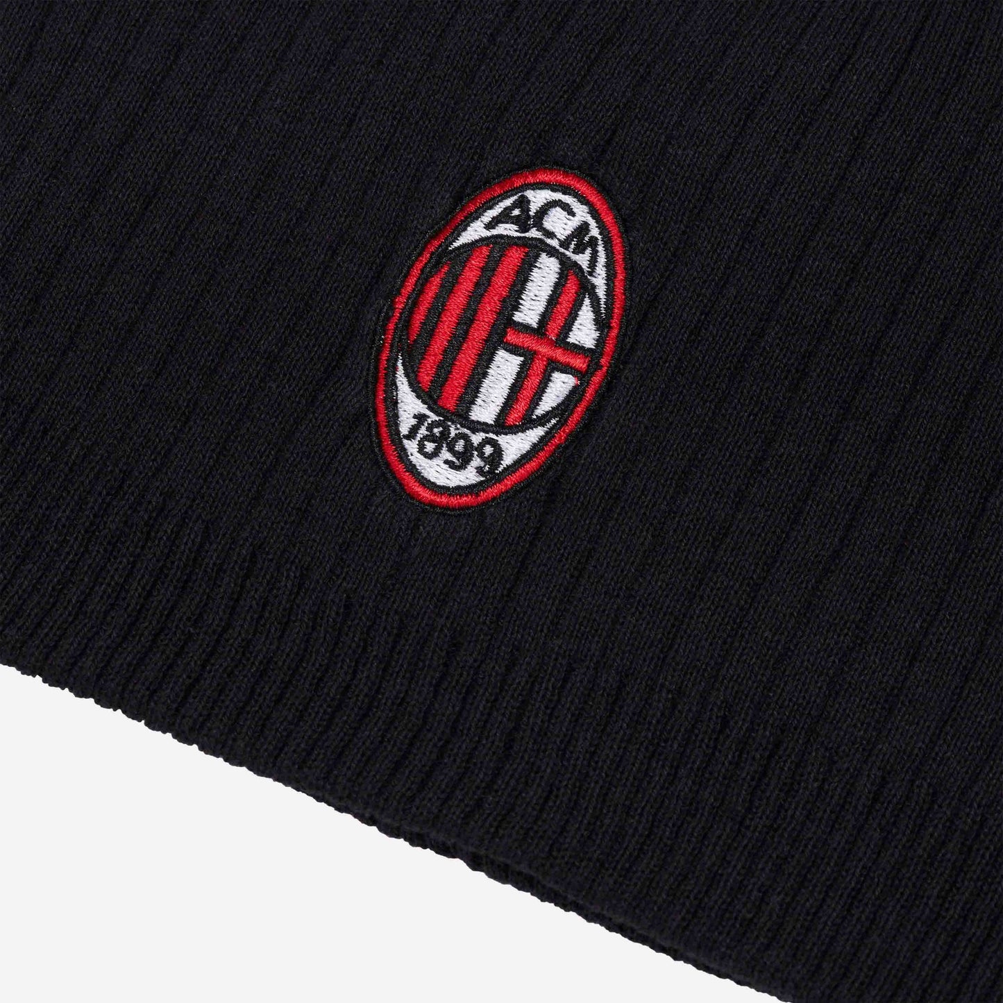 BERRETTO MILAN A COSTE CON LOGO RICAMATO