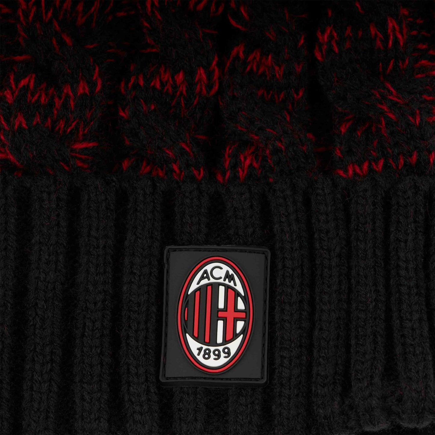BERRETTO MILAN A TRECCE CON POMPON E PATCH LOGO