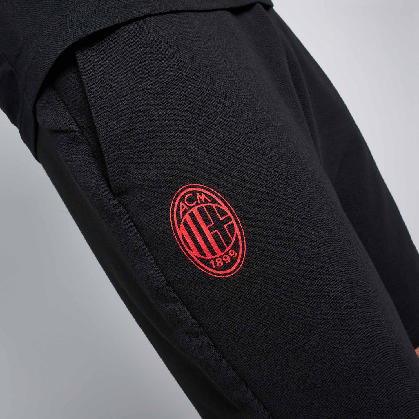 AC MILAN ESSENTIAL COLLECTION BLACK SHORTS