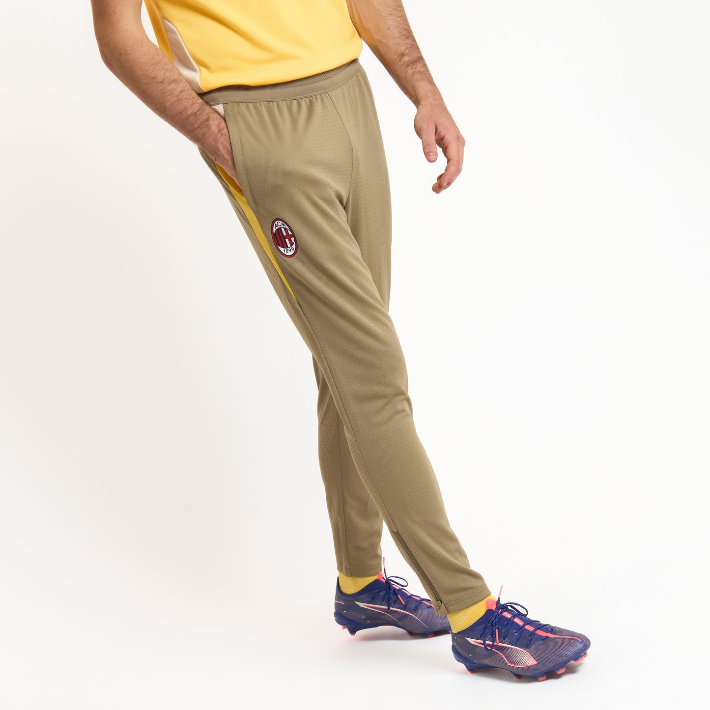 PANTALONI BEIGE MILAN TRAINING 2025/26