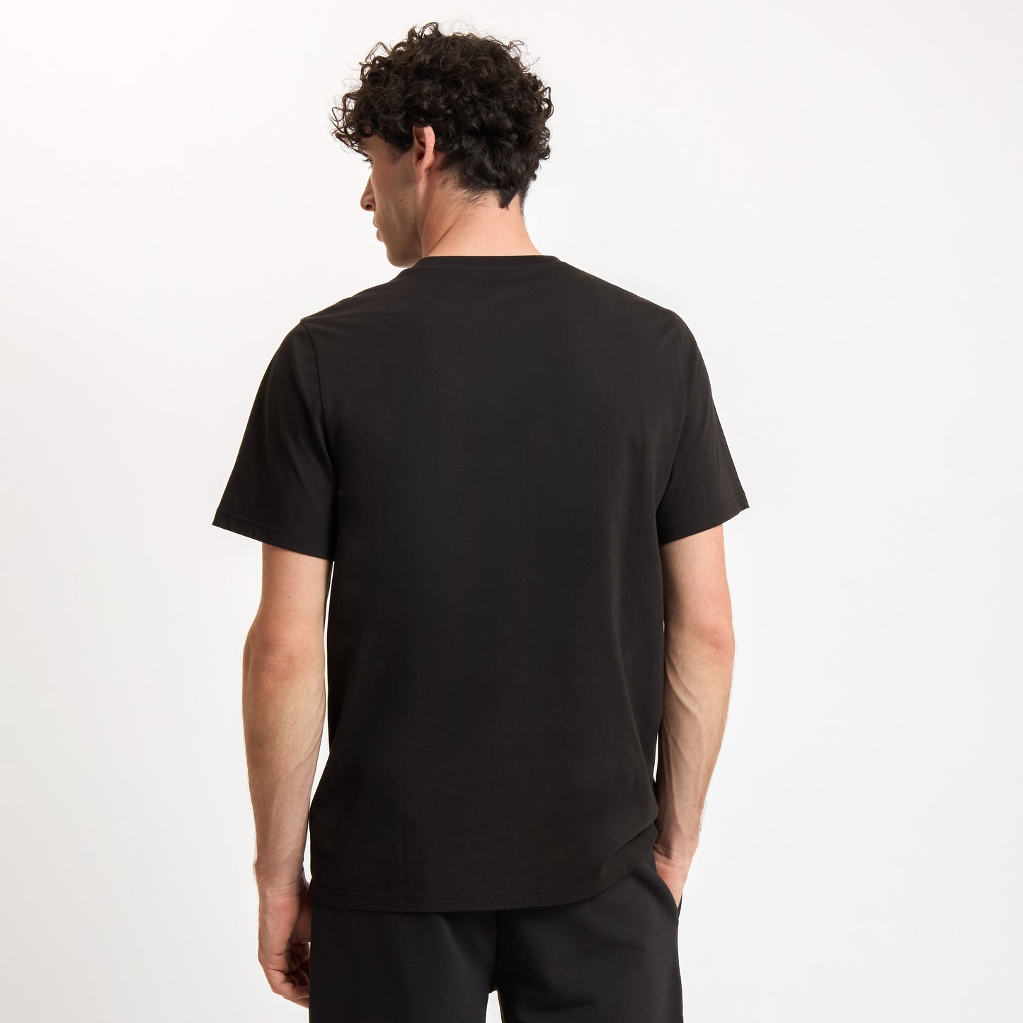 T-SHIRT NERA MILAN ESSENTIAL