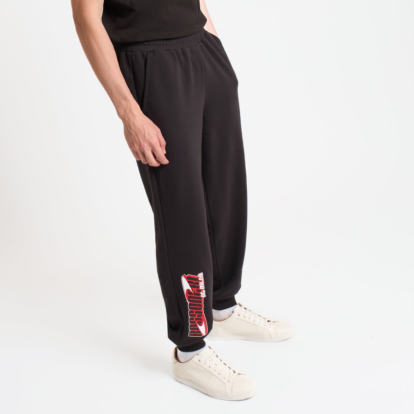 AC MILAN BLACK PANTS WITH ROSSONERI GRAPHIC CULTURE COLLECTION