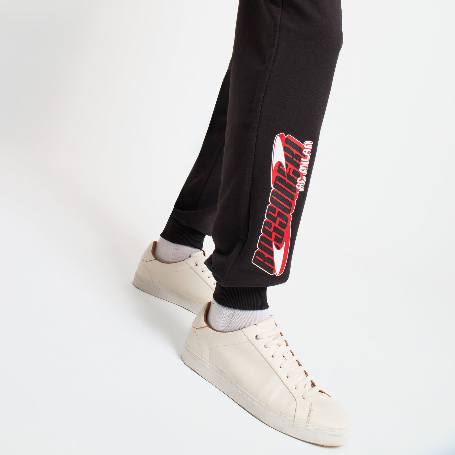 AC MILAN BLACK PANTS WITH ROSSONERI GRAPHIC CULTURE COLLECTION
