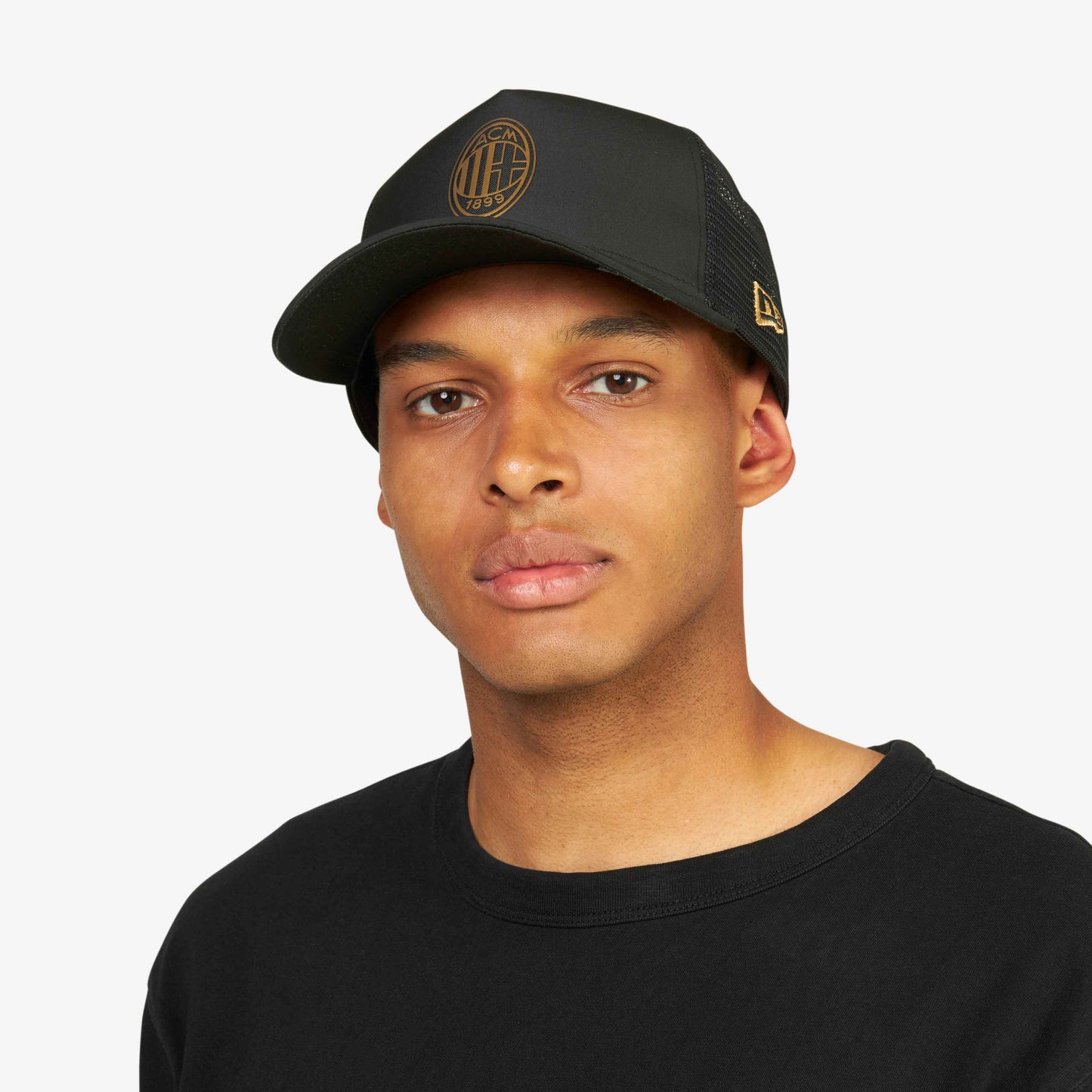 CAPPELLINO TRUCKER NEW ERA X AC MILAN CON LOGO