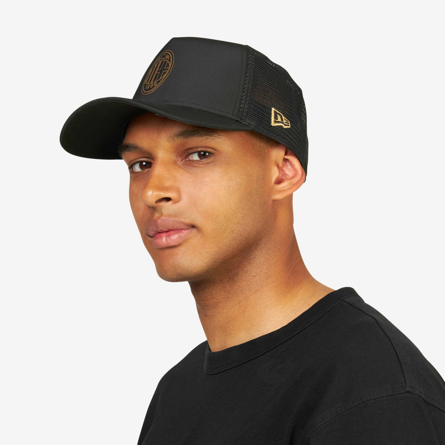 CAPPELLINO TRUCKER NEW ERA X AC MILAN CON LOGO