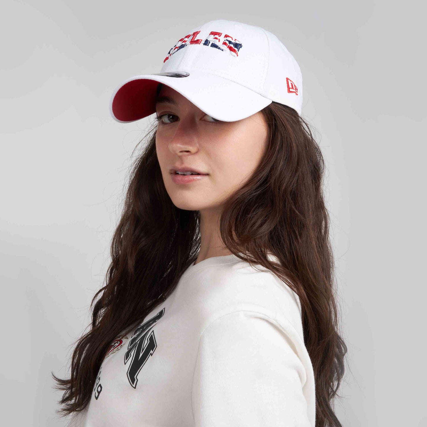 CAPPELLINO 9FORTY® NEW ERA X AC MILAN CON BANDIERA INGLESE