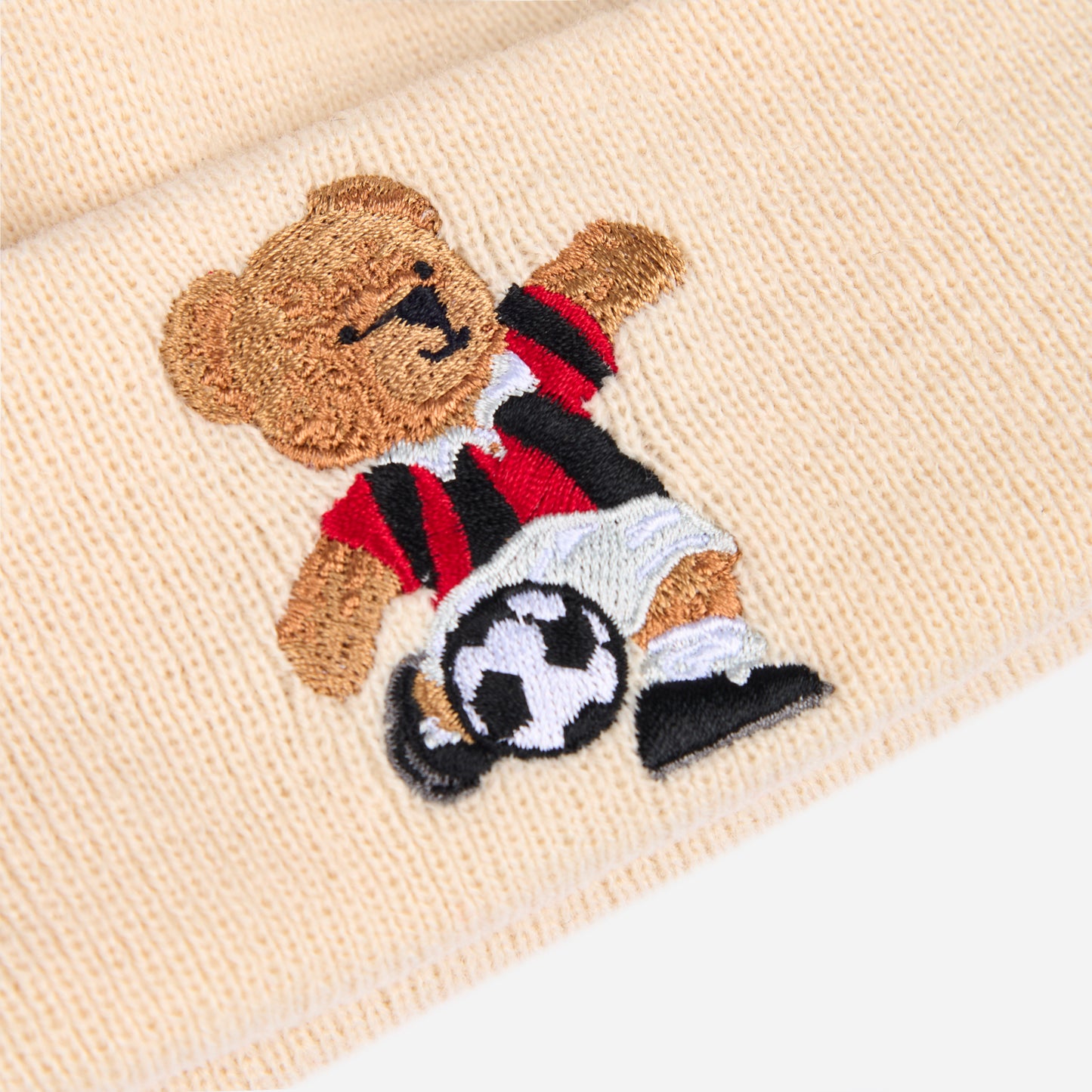 NEW ERA X AC MILAN YOUTH BEANIE WITH EMBROIDERED TEDDY
