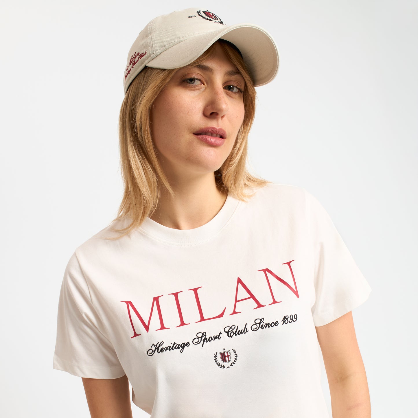 CAPPELLINO 9TWENTY® NEW ERA X AC MILAN BIANCO CON RICAMO LOGO MILAN DONNA