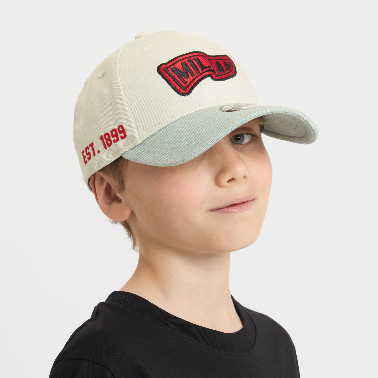 CAPPELLINO RAGAZZO 9FORTY® NEW ERA X AC MILAN BIANCO CON VISIERA IN DENIM