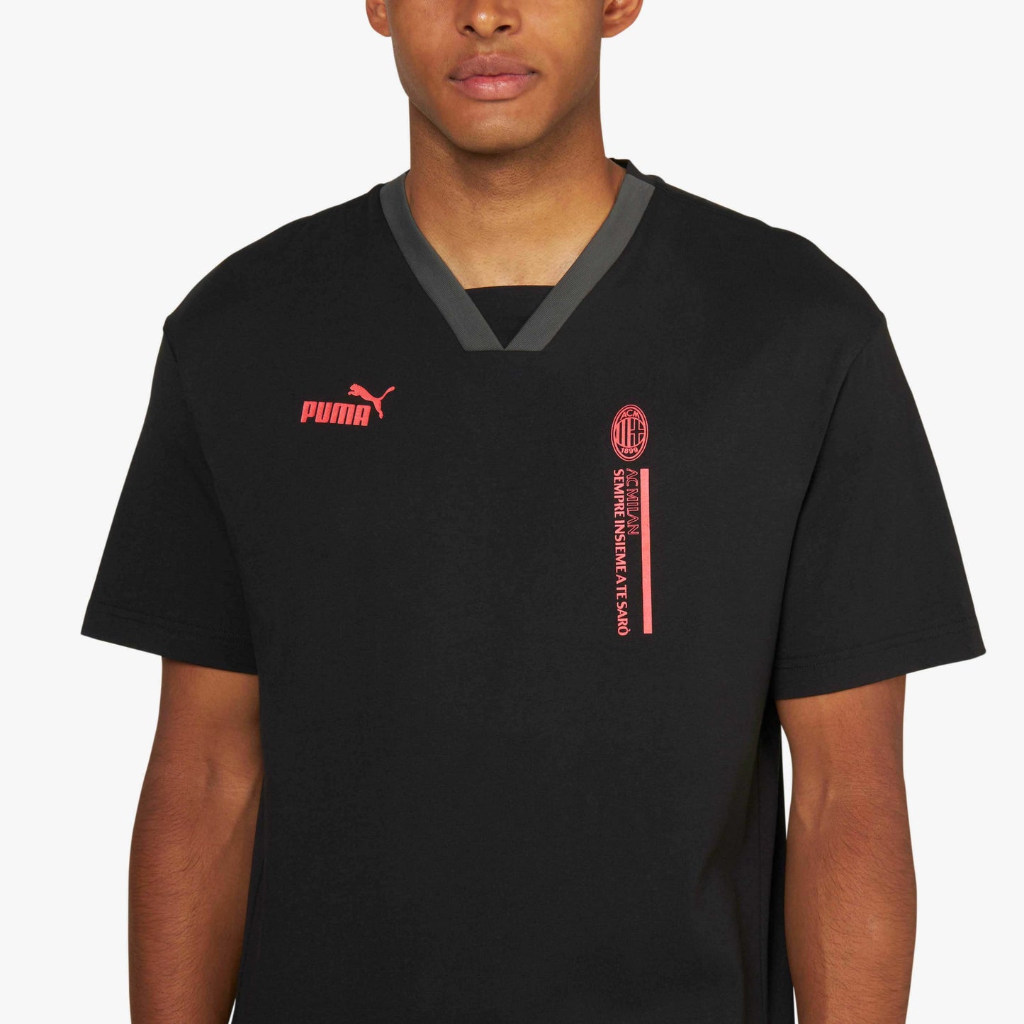 T-SHIRT MILAN ''SEMPRE INSIEME A TE SARÒ'' CON DETTAGLIO SUL RETRO