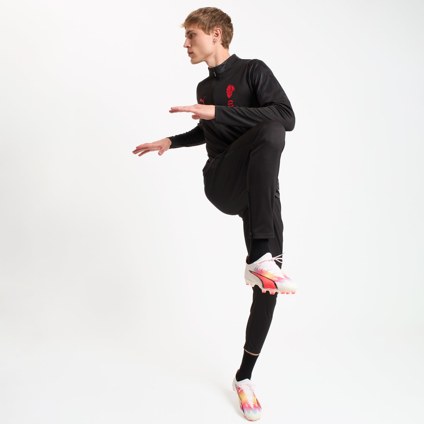 GIACCA NERA MILAN TRAINING 2025/26 CON ZIP E TASCHE