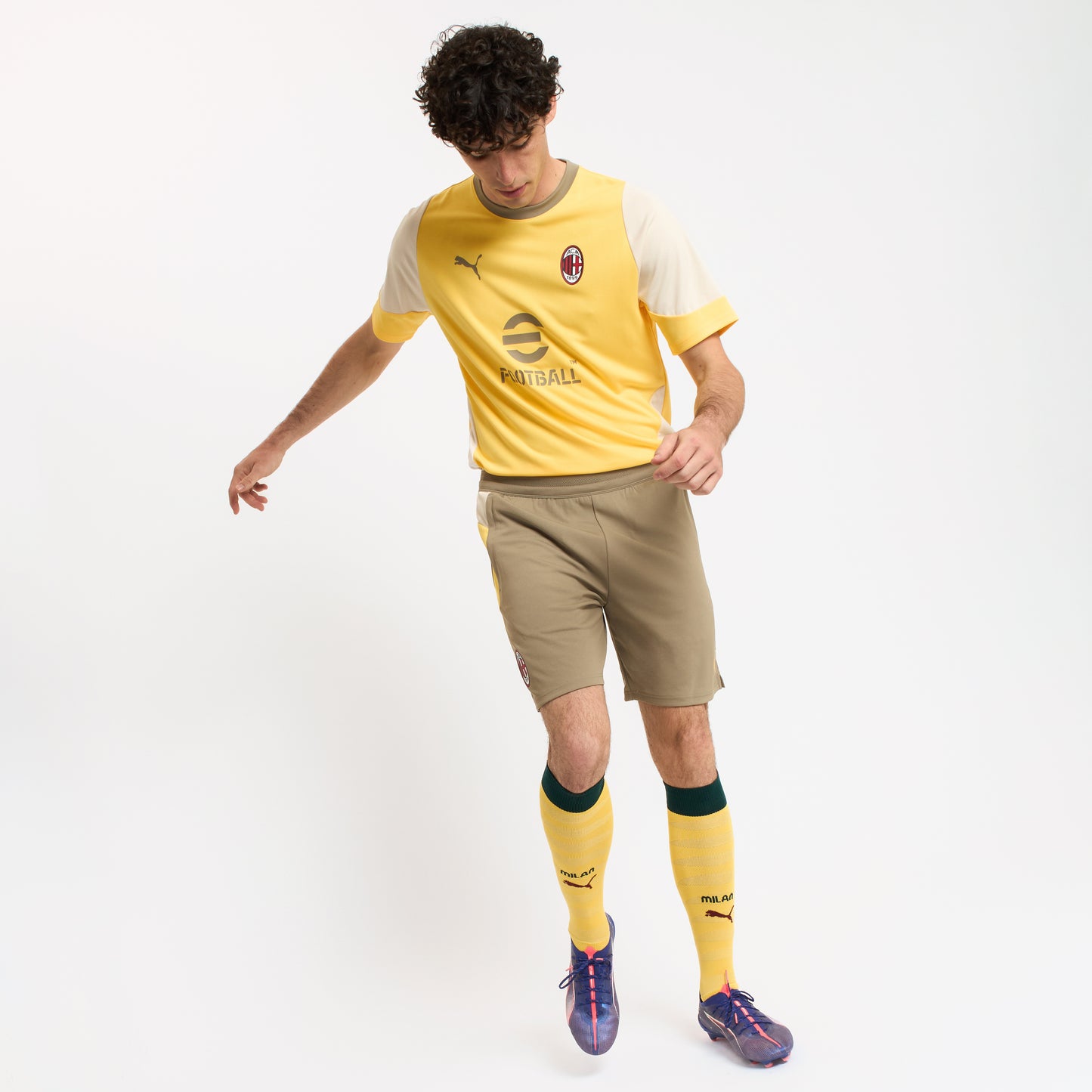 MILAN TRAINING 2025/26 BEIGE SHORTS