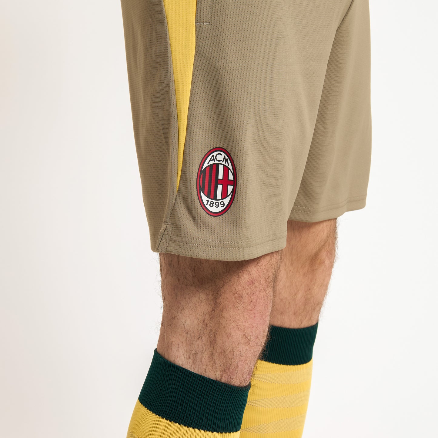 MILAN TRAINING 2025/26 BEIGE SHORTS