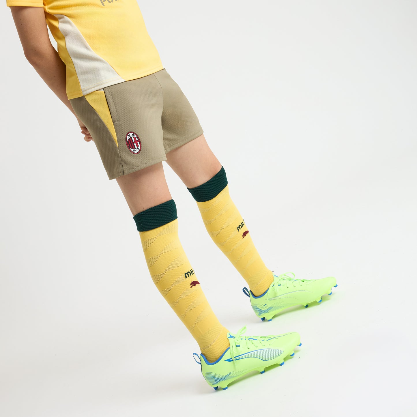 MILAN TRAINING 2025/26 KIDS' BEIGE SHORTS