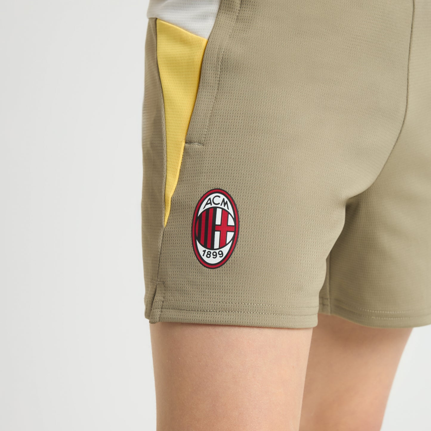 MILAN TRAINING 2025/26 KIDS' BEIGE SHORTS