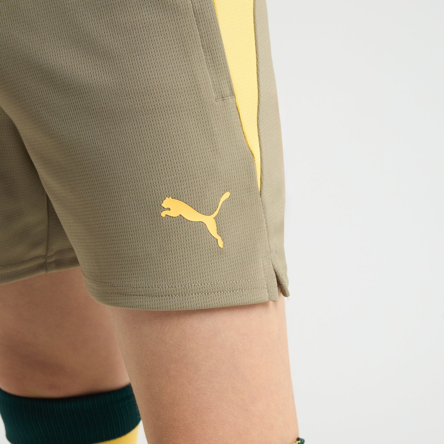 MILAN TRAINING 2025/26 KIDS' BEIGE SHORTS