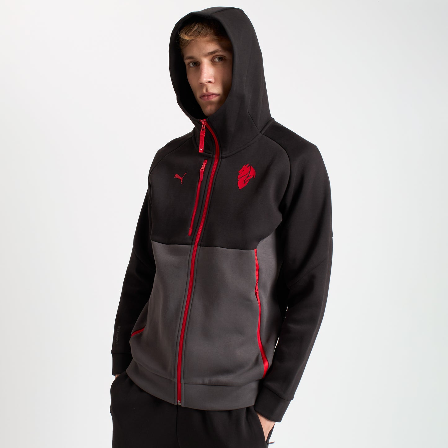 FELPA NERA MILAN PUMATECH 2025/26 CON ZIP E CAPPUCCIO