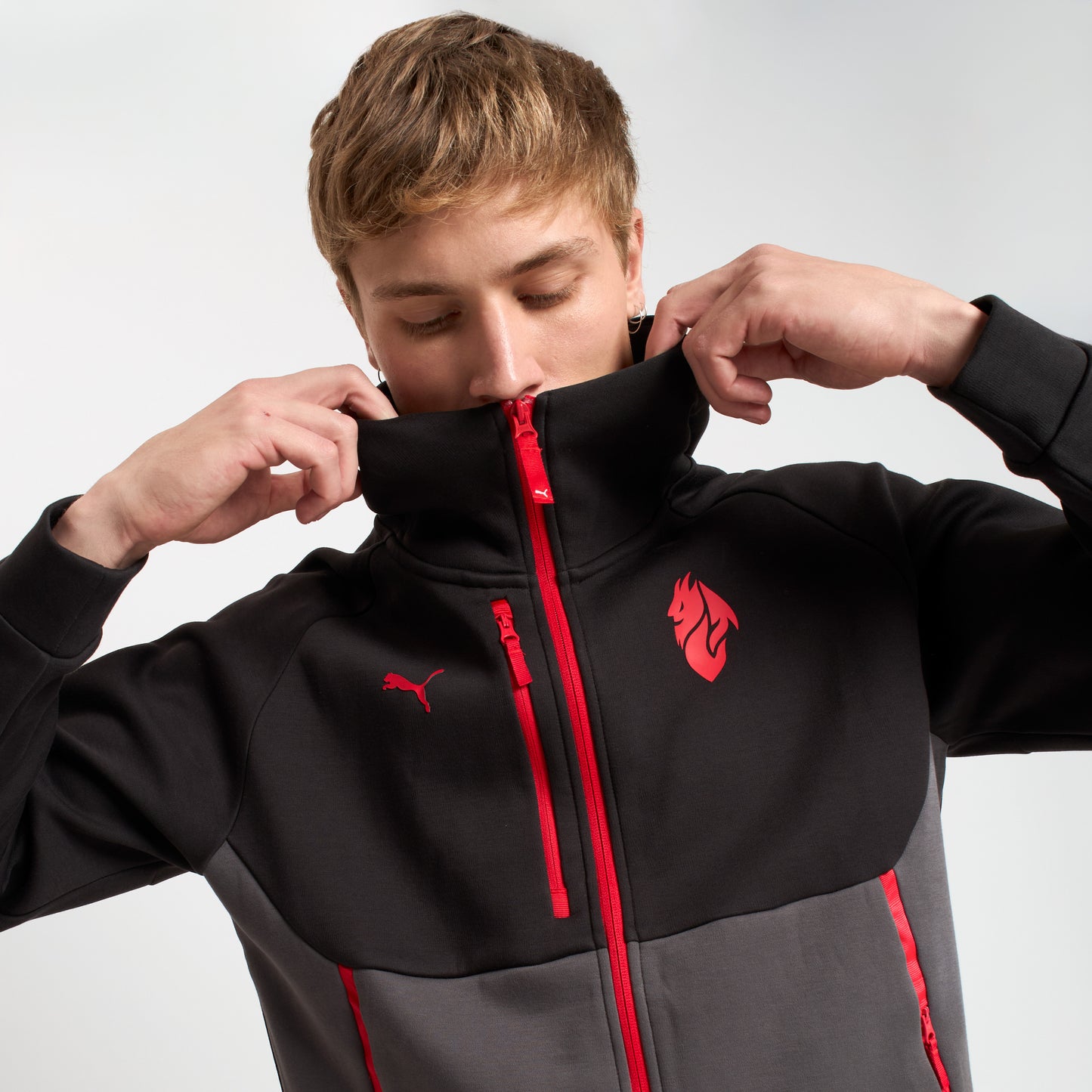 FELPA NERA MILAN PUMATECH 2025/26 CON ZIP E CAPPUCCIO