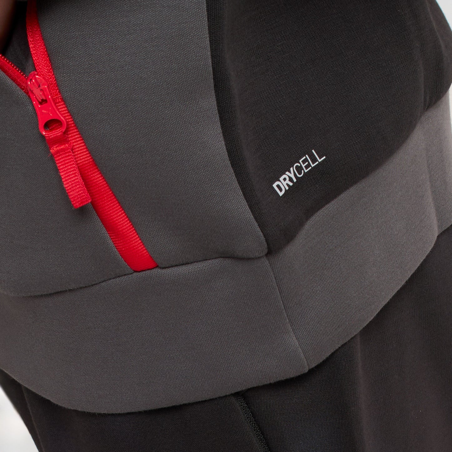 FELPA NERA MILAN PUMATECH 2025/26 CON ZIP E CAPPUCCIO