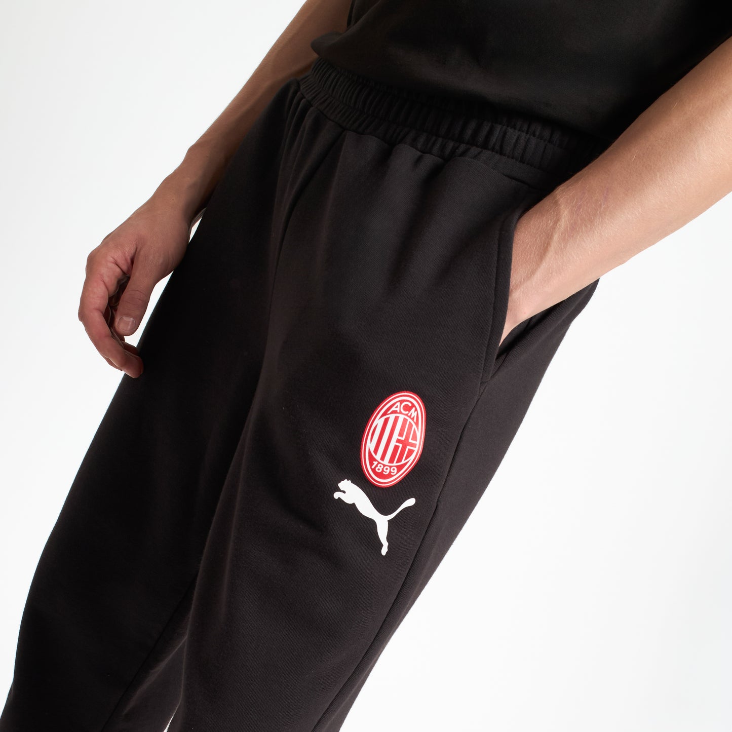 AC MILAN BLACK PANTS WITH ROSSONERI GRAPHIC CULTURE COLLECTION