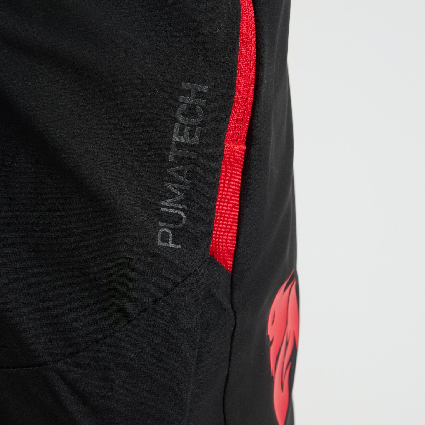 MILAN PUMATECH 2025/26 KIDS' BLACK SHORTS WITH POCKETS