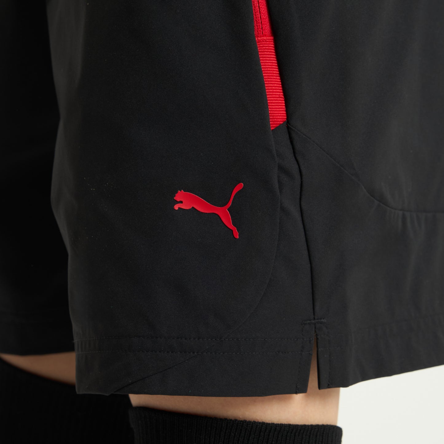 MILAN PUMATECH 2025/26 KIDS' BLACK SHORTS WITH POCKETS